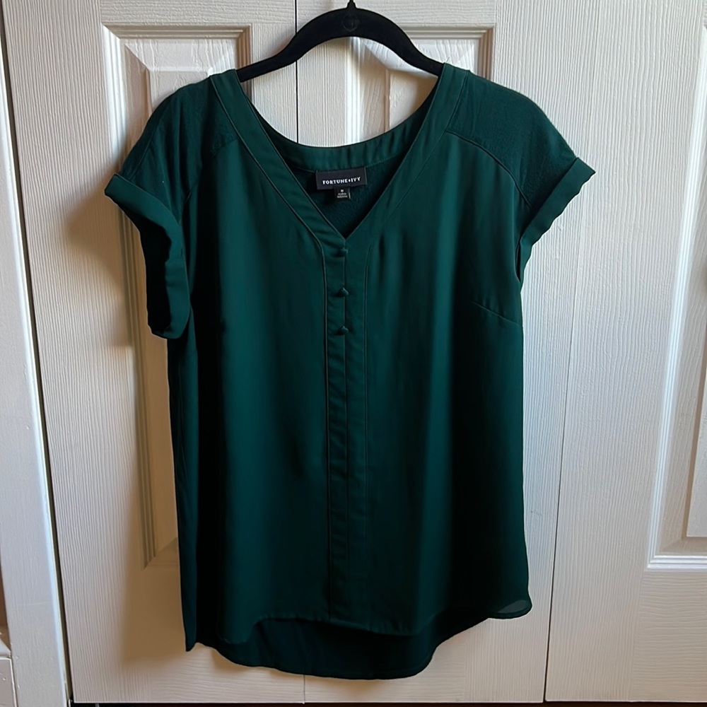 Green blouse size M. Fortune & Ivy